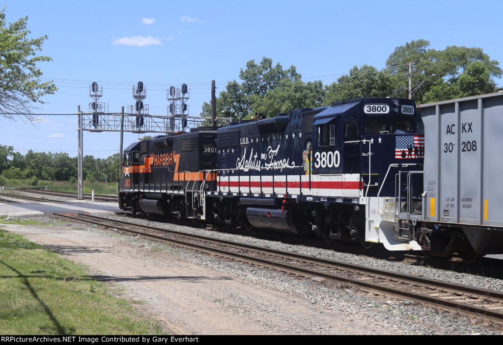 IHB GP38-2 #3801 & IHB GP38-3 #3800